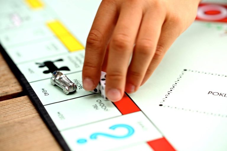 Jugar a Monopoly o Scrabble online